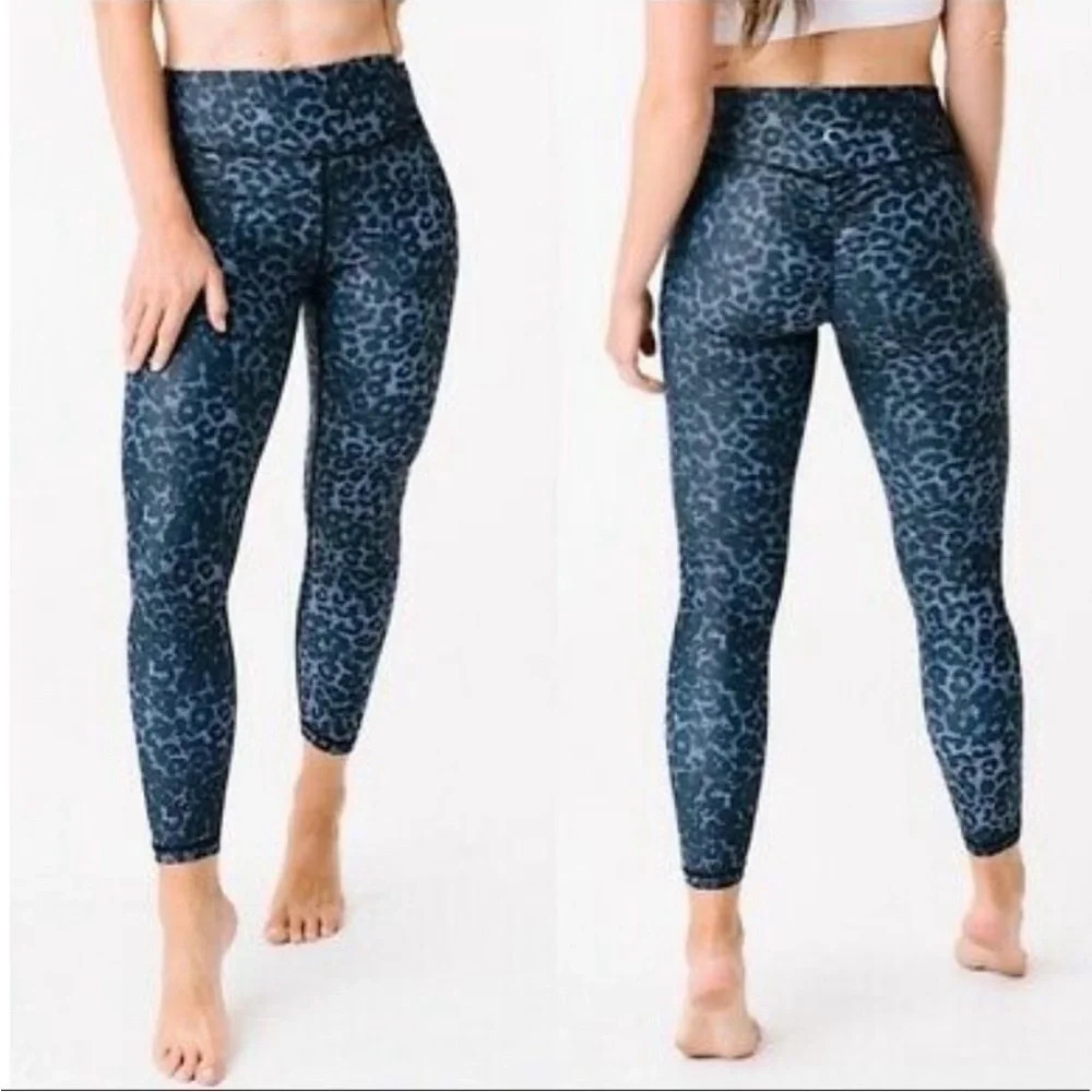 Zyia Active Stone Leopard Print Scrunchy Leggings
